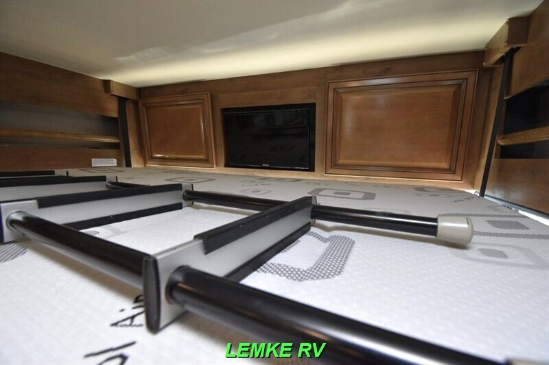 2020 Fleetwood Bounder 33C   - Photo 16 - Rocklin, CA 95677