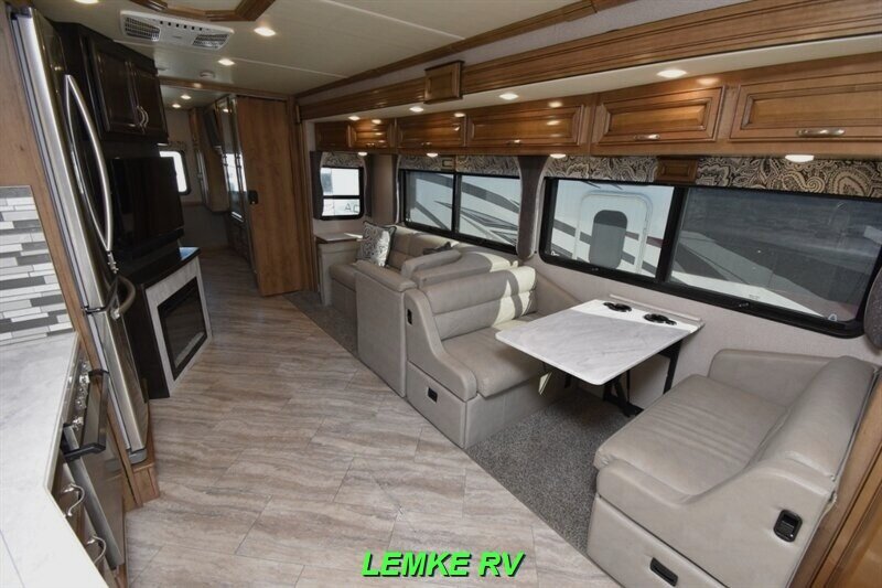 2020 Fleetwood Bounder 33C   - Photo 12 - Rocklin, CA 95677