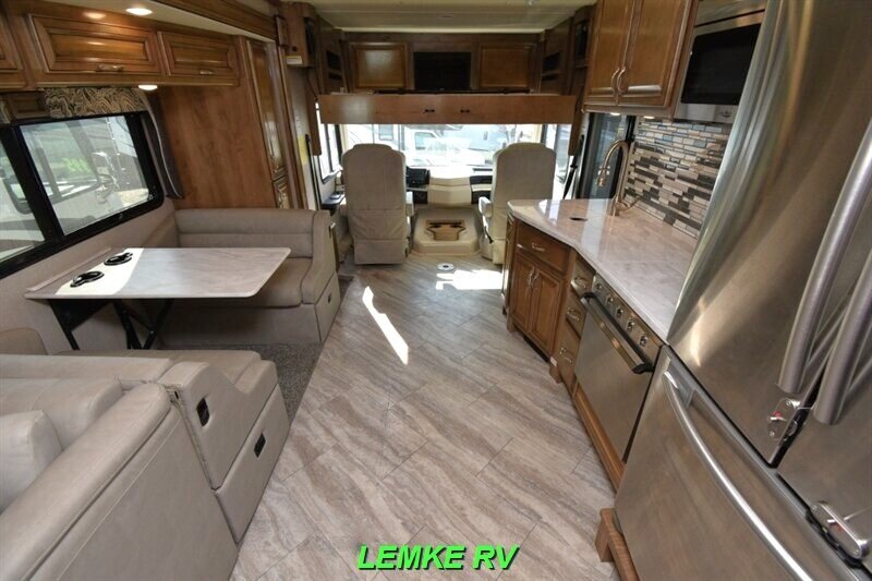 2020 Fleetwood Bounder 33C   - Photo 5 - Rocklin, CA 95677