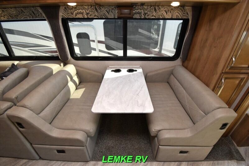 2020 Fleetwood Bounder 33C   - Photo 24 - Rocklin, CA 95677