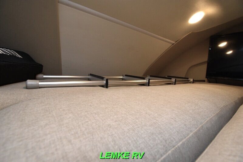 2020 Tiffin Wayfarer 25 QW   - Photo 15 - Rocklin, CA 95677