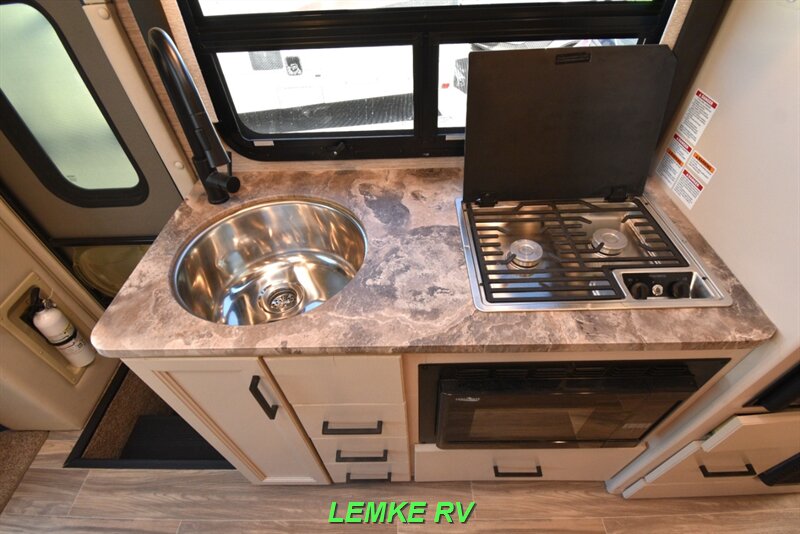 2022 Thor Gemini 23TW   - Photo 16 - Rocklin, CA 95677