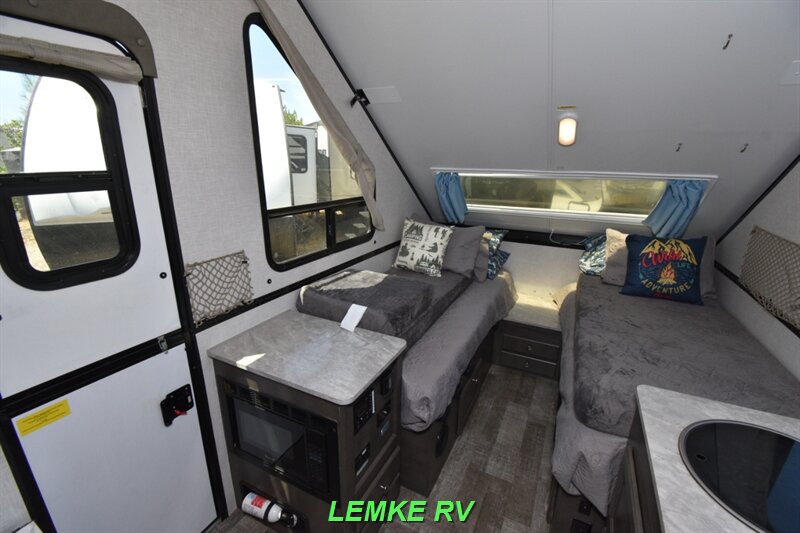 2021 Forest River Rockwood Hard Side A213HW   - Photo 21 - Rocklin, CA 95677