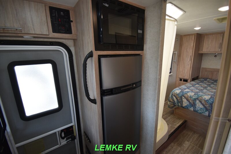 2016 Forest River Sunseeker TS 2390   - Photo 16 - Rocklin, CA 95677