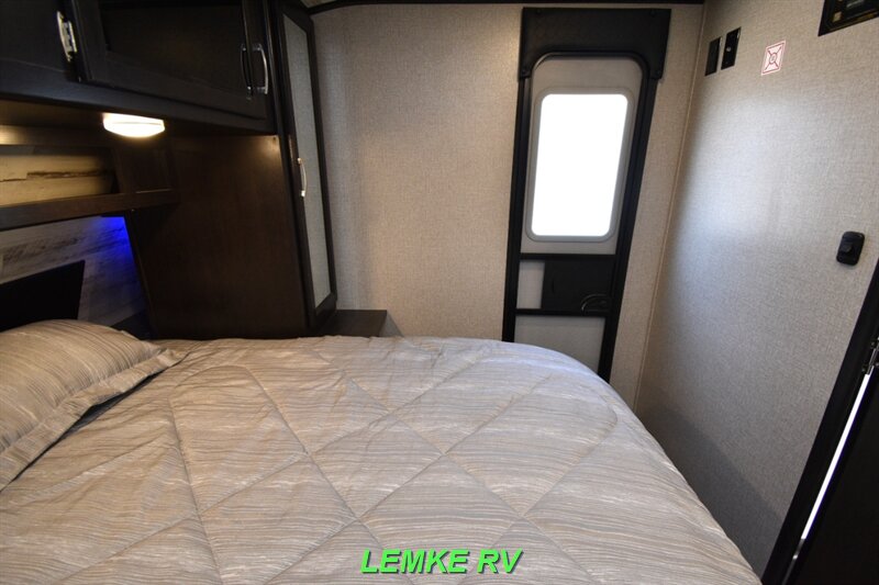 2021 Jayco Jay Feather 27RL   - Photo 18 - Rocklin, CA 95677