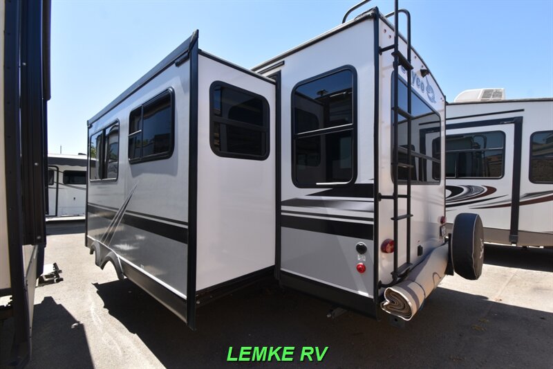 2021 Jayco Jay Feather 27RL   - Photo 8 - Rocklin, CA 95677