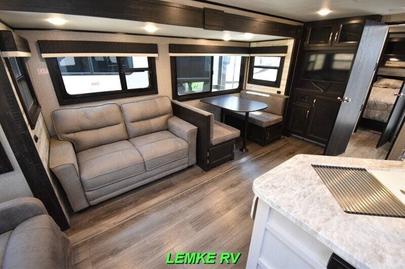 2021 Jayco Jay Feather 27RL   - Photo 11 - Rocklin, CA 95677