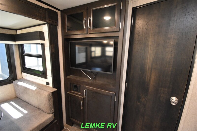 2021 Jayco Jay Feather 27RL   - Photo 26 - Rocklin, CA 95677