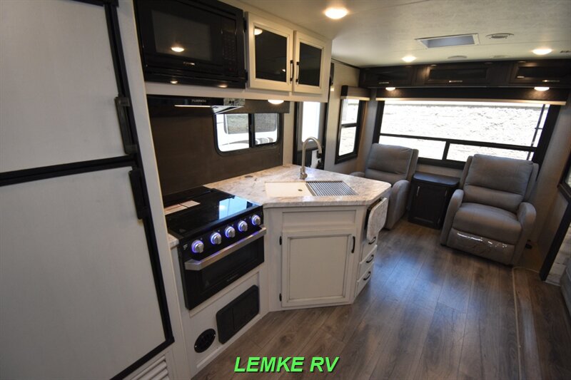 2021 Jayco Jay Feather 27RL   - Photo 15 - Rocklin, CA 95677