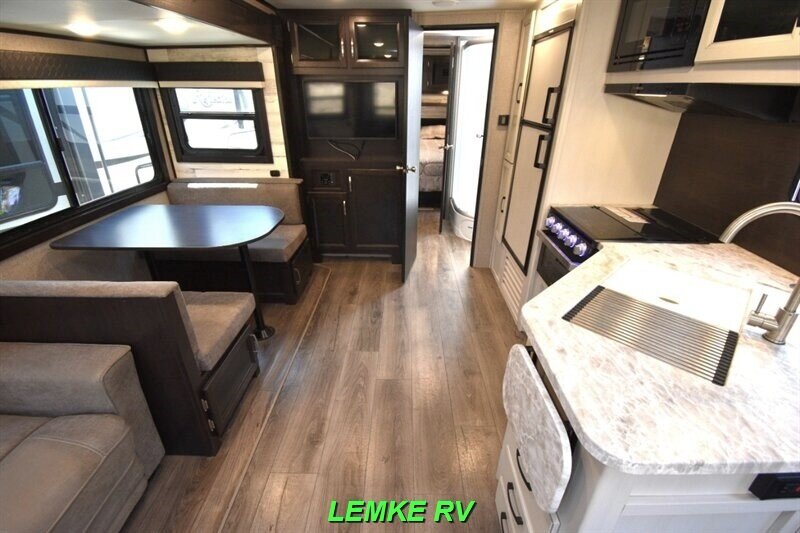 2021 Jayco Jay Feather 27RL   - Photo 5 - Rocklin, CA 95677