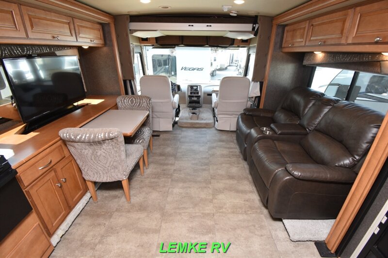 2016 Itasca Sunstar LX 30T   - Photo 5 - Rocklin, CA 95677