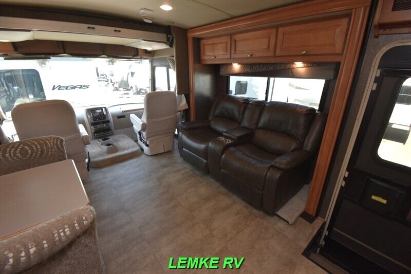 2016 Itasca Sunstar LX 30T   - Photo 11 - Rocklin, CA 95677