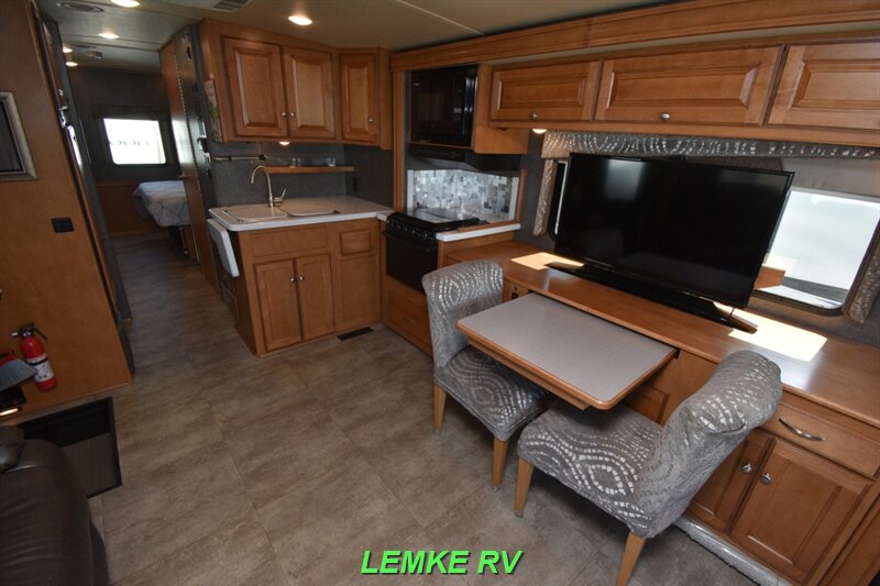 2016 Itasca Sunstar LX 30T   - Photo 12 - Rocklin, CA 95677