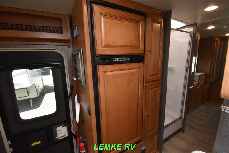 2016 Itasca Sunstar LX 30T   - Photo 24 - Rocklin, CA 95677