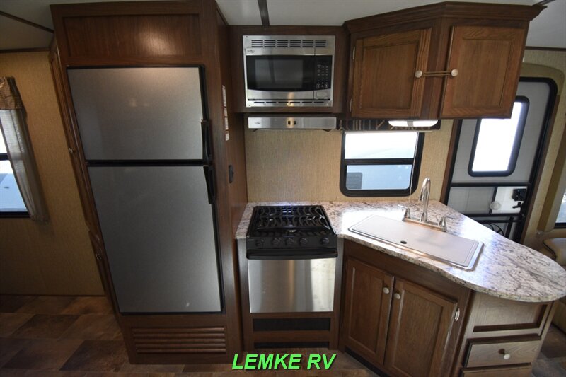 2018 Keystone Sprinter Campfire Edition 27RL   - Photo 18 - Rocklin, CA 95677