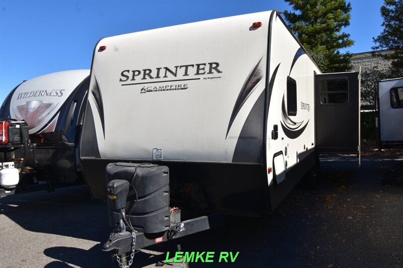 2018 Keystone Sprinter Campfire Edition 27RL   - Photo 6 - Rocklin, CA 95677