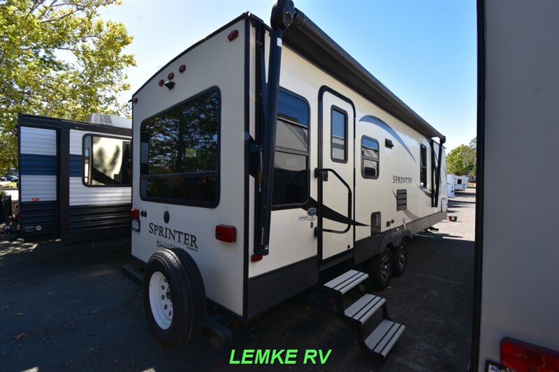 2018 Keystone Sprinter Campfire Edition 27RL   - Photo 9 - Rocklin, CA 95677