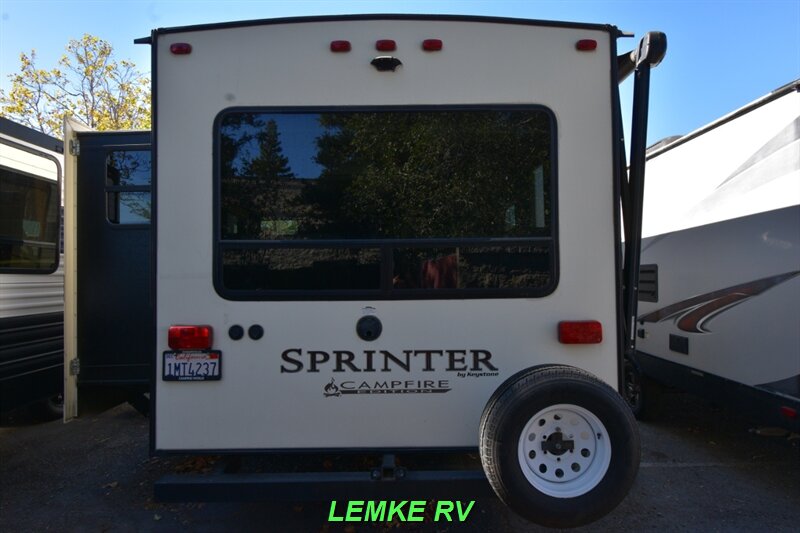 2018 Keystone Sprinter Campfire Edition 27RL   - Photo 8 - Rocklin, CA 95677