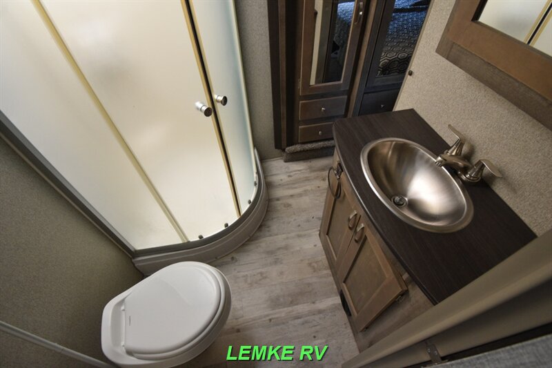 2019 Keystone Sprinter Campfire 29FWRL   - Photo 18 - Rocklin, CA 95677
