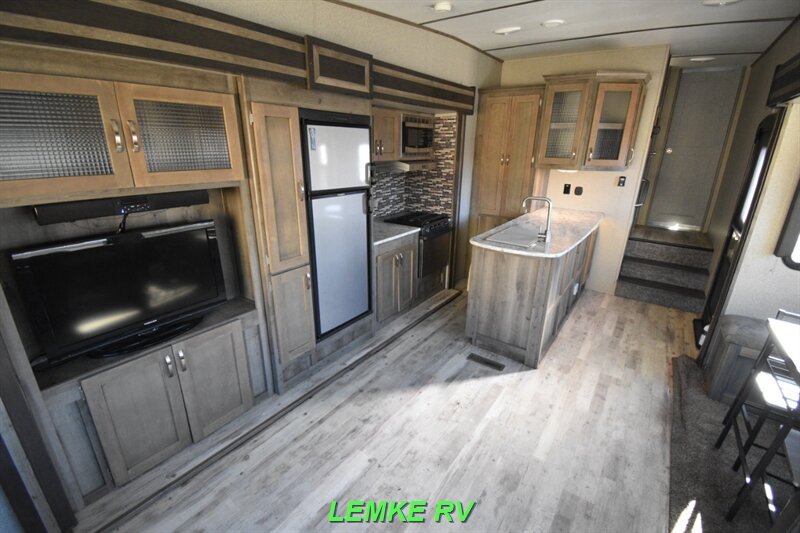 2019 Keystone Sprinter Campfire 29FWRL   - Photo 14 - Rocklin, CA 95677
