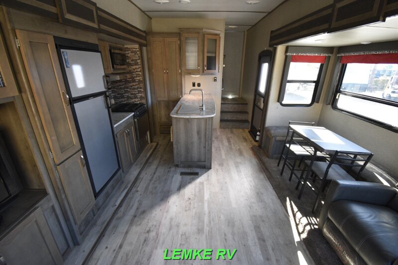 2019 Keystone Sprinter Campfire 29FWRL   - Photo 5 - Rocklin, CA 95677