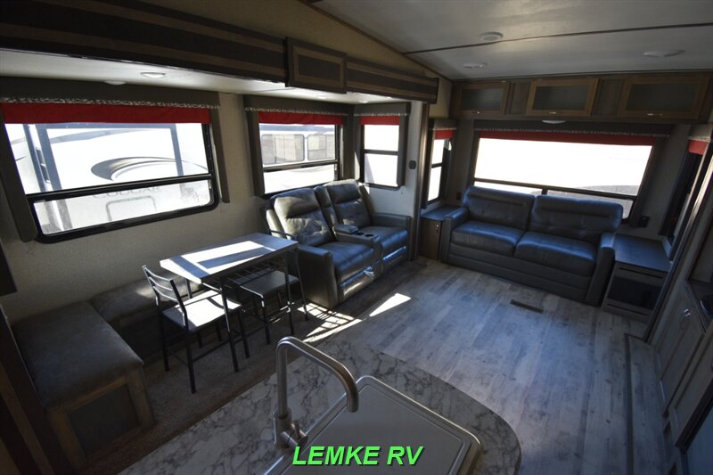 2019 Keystone Sprinter Campfire 29FWRL   - Photo 11 - Rocklin, CA 95677