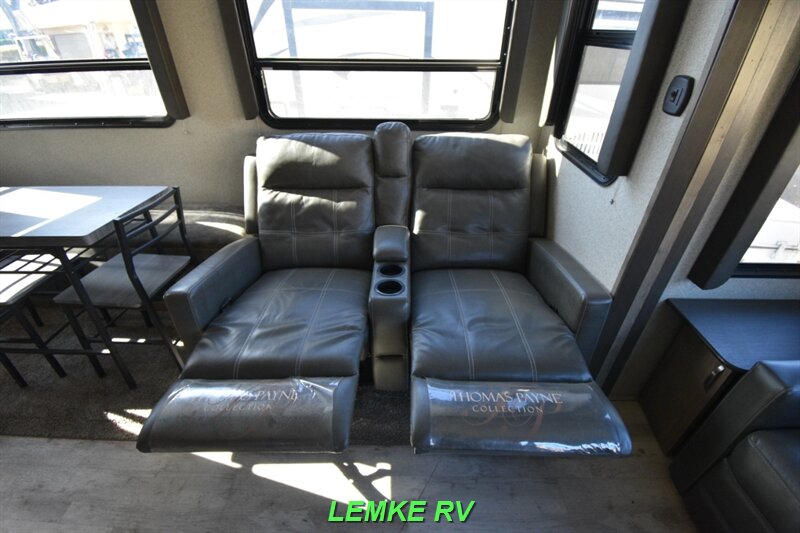 2019 Keystone Sprinter Campfire 29FWRL   - Photo 22 - Rocklin, CA 95677