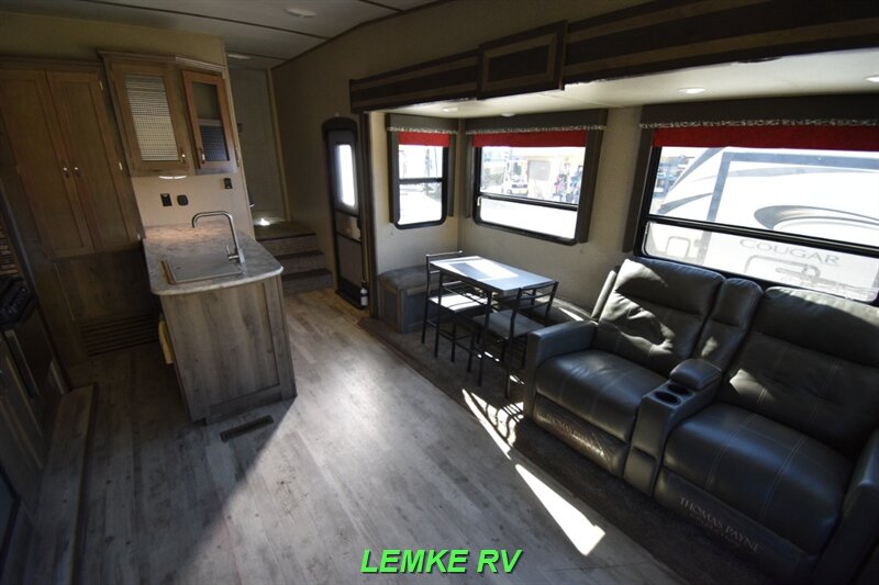 2019 Keystone Sprinter Campfire 29FWRL   - Photo 15 - Rocklin, CA 95677