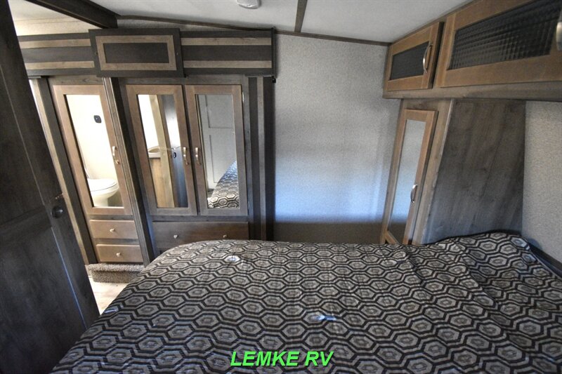 2019 Keystone Sprinter Campfire 29FWRL   - Photo 20 - Rocklin, CA 95677