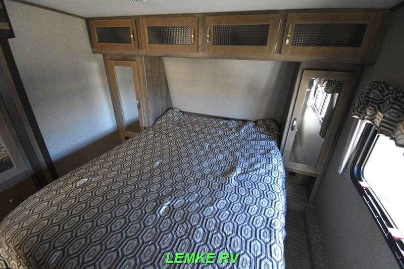 2019 Keystone Sprinter Campfire 29FWRL   - Photo 19 - Rocklin, CA 95677