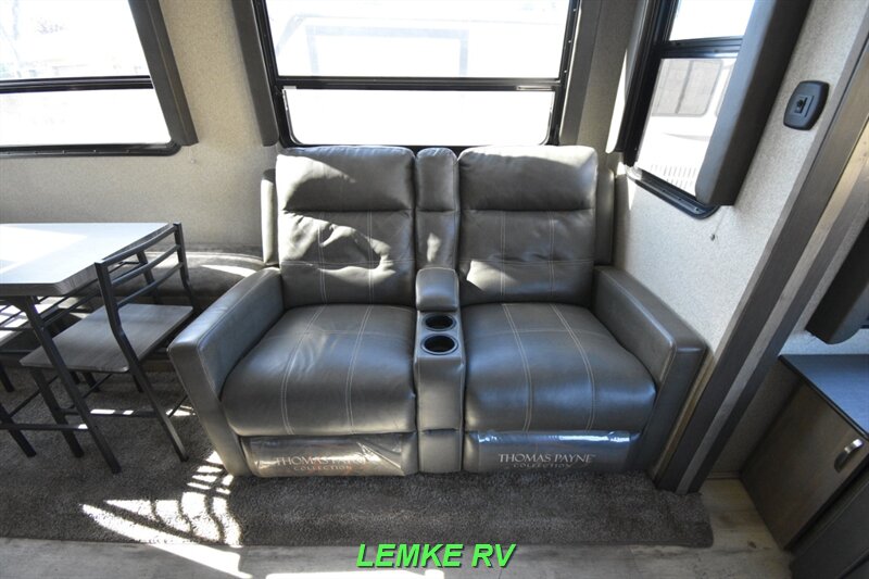 2019 Keystone Sprinter Campfire 29FWRL   - Photo 16 - Rocklin, CA 95677