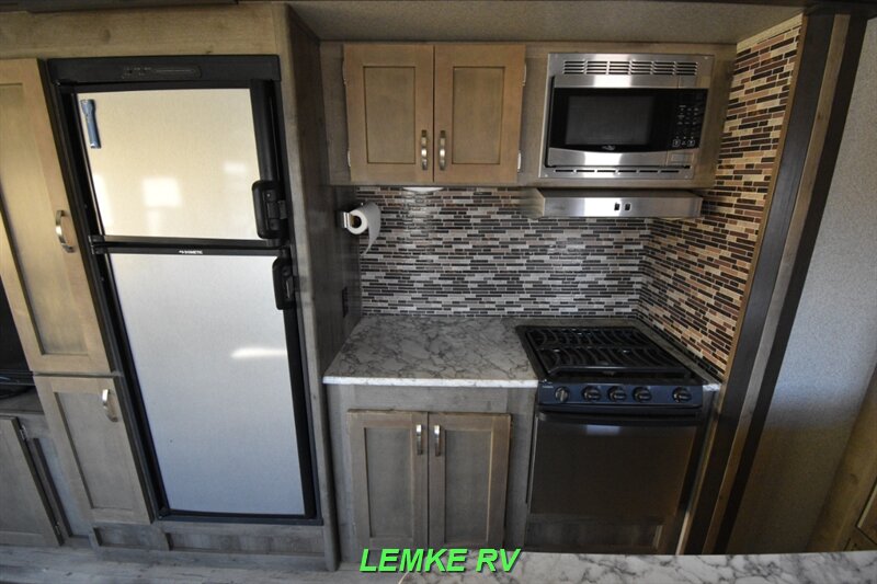 2019 Keystone Sprinter Campfire 29FWRL   - Photo 12 - Rocklin, CA 95677