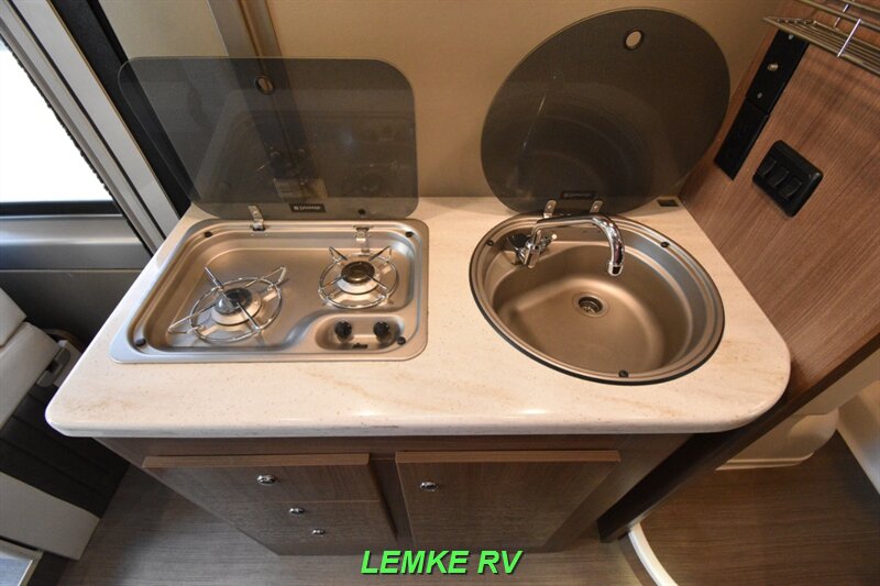2016 Winnebago Travato 59G   - Photo 25 - Rocklin, CA 95677