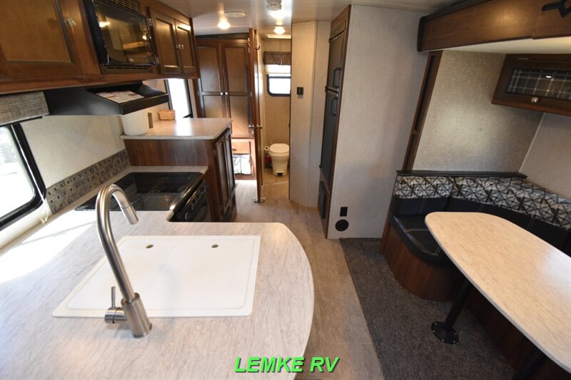 2019 Heartland Wilderness 2185RB   - Photo 2 - Rocklin, CA 95677