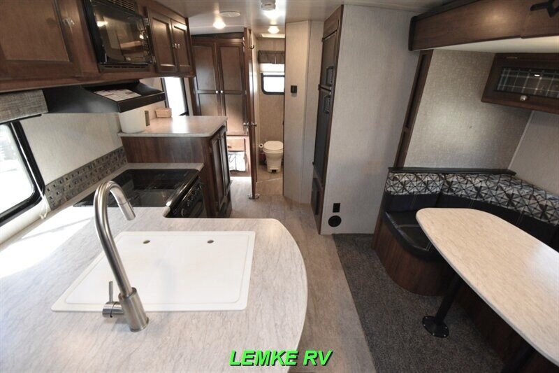 2019 Heartland Wilderness 2185RB   - Photo 2 - Rocklin, CA 95677