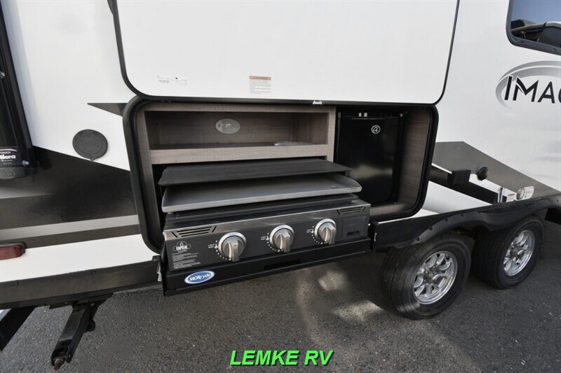 2022 Grand Design Imagine XLS 21BHE   - Photo 10 - Rocklin, CA 95677