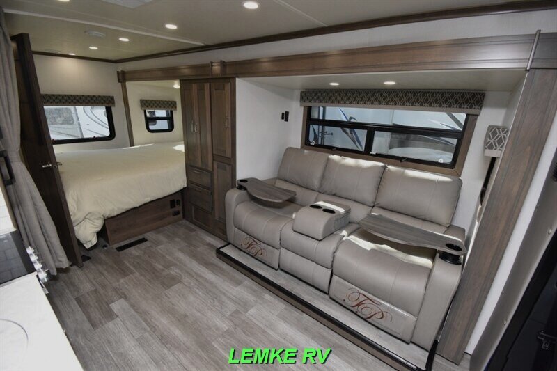 2023 Dynamax Isata 24FW   - Photo 11 - Rocklin, CA 95677