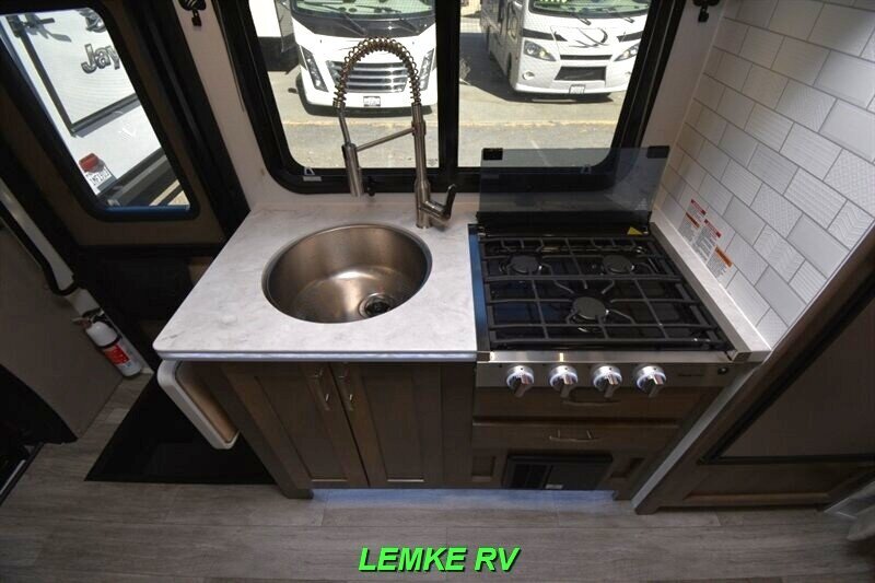 2023 Dynamax Isata 24FW   - Photo 24 - Rocklin, CA 95677