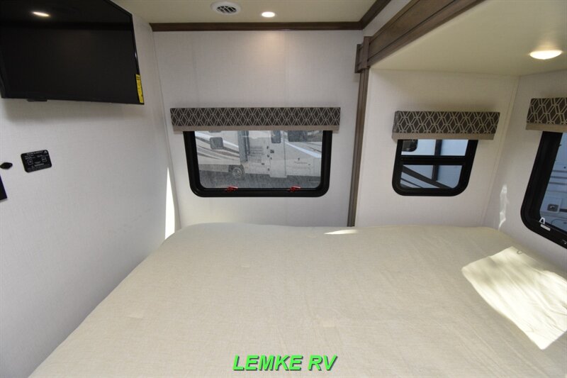 2023 Dynamax Isata 3 Series 24FW   - Photo 21 - Rocklin, CA 95677