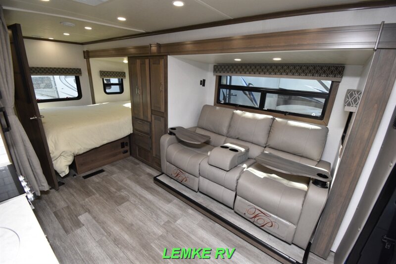 2023 Dynamax Isata 3 Series 24FW   - Photo 12 - Rocklin, CA 95677