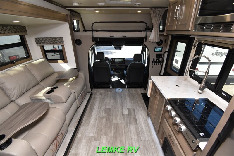2023 Dynamax Isata 3 Series 24FW   - Photo 5 - Rocklin, CA 95677