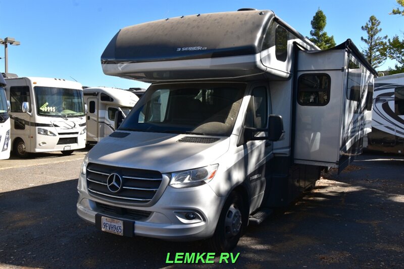 2023 Dynamax Isata 3 Series 24FW   - Photo 6 - Rocklin, CA 95677