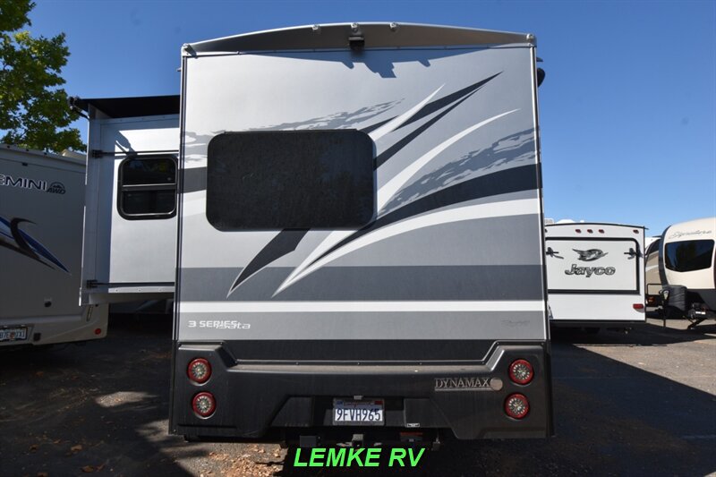 2023 Dynamax Isata 3 Series 24FW   - Photo 9 - Rocklin, CA 95677