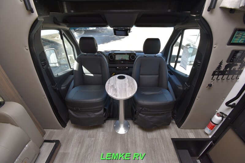 2023 Dynamax Isata 3 Series 24FW   - Photo 17 - Rocklin, CA 95677