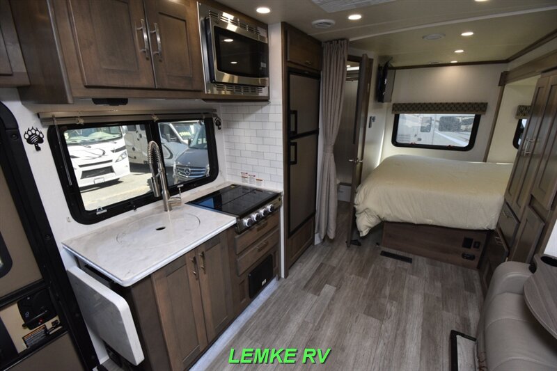2023 Dynamax Isata 3 Series 24FW   - Photo 16 - Rocklin, CA 95677