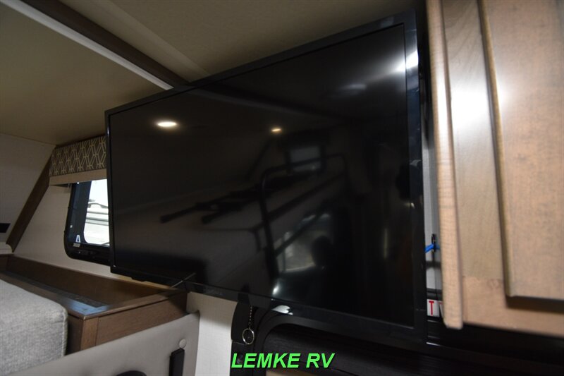 2023 Dynamax Isata 3 Series 24FW   - Photo 31 - Rocklin, CA 95677