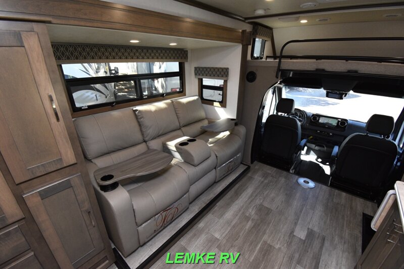 2023 Dynamax Isata 3 Series 24FW   - Photo 15 - Rocklin, CA 95677