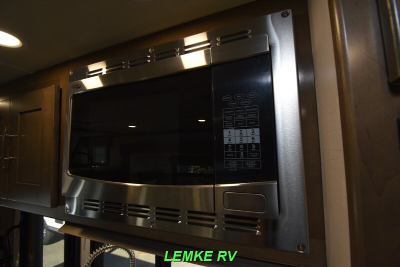 2023 Dynamax Isata 3 Series 24FW   - Photo 26 - Rocklin, CA 95677