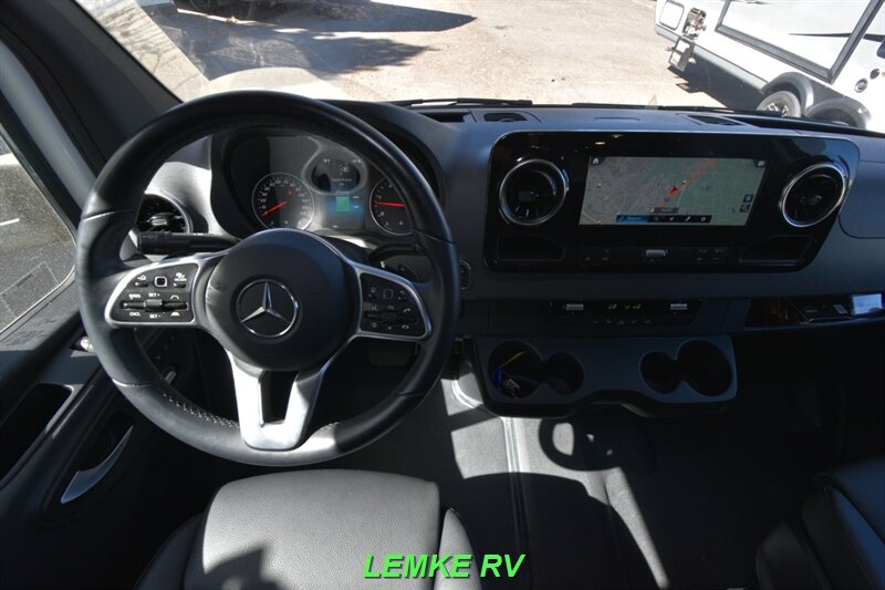 2023 Dynamax Isata 3 Series 24FW   - Photo 29 - Rocklin, CA 95677