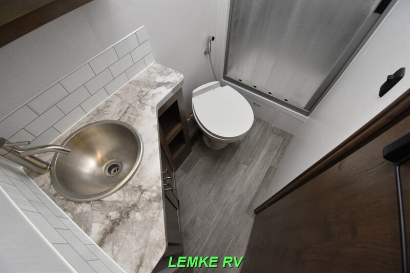 2023 Dynamax Isata 3 Series 24FW   - Photo 19 - Rocklin, CA 95677